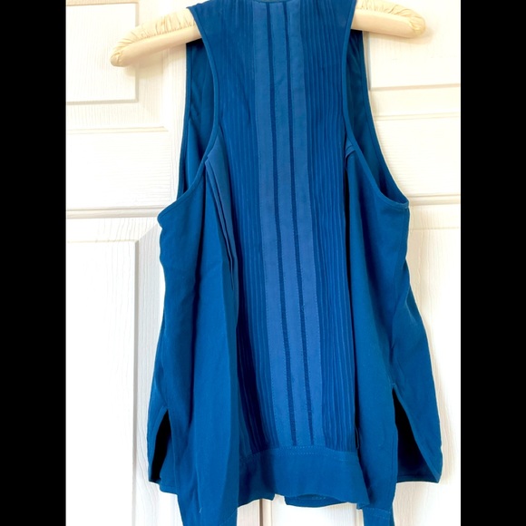 Diane Von Furstenberg Sleeveless Silk like new Blouse - Picture 2 of 8